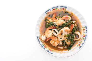 Baharatlı deniz ürünleri fesleğen