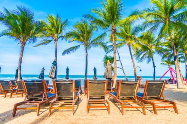 Şemsiye ve tropikal plaj sandalye