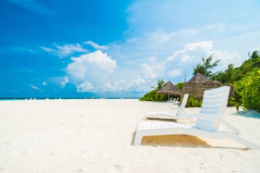 Şemsiye ve güzel tropikal plaj sandalye