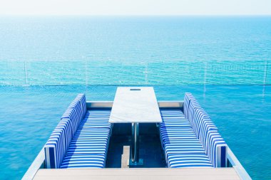 Güzel deniz ile açık güverte