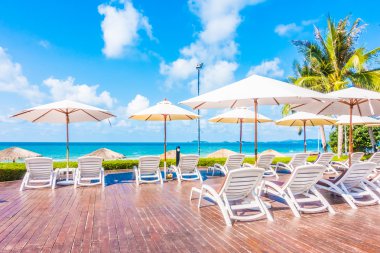 Güzel şemsiye ve sandalye