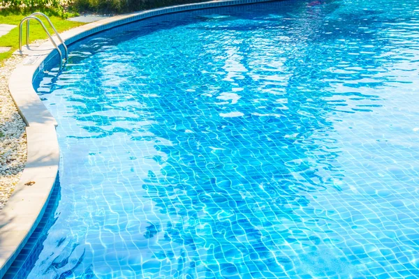 Hermosa piscina de lujo — Foto de Stock