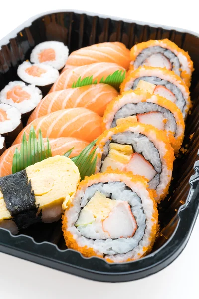 Caixa de sushi com rolo de sushi de salmão — Fotografia de Stock