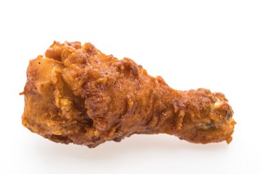 Beyaz arka planda kızarmış tavuk