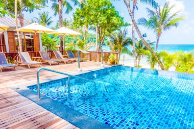 Şemsiye havuzu ve sandalye