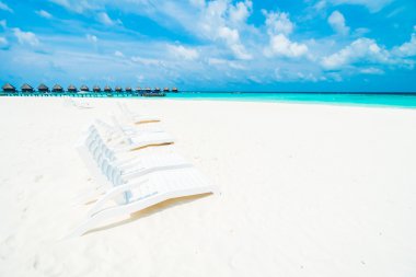 şemsiye ve sandalye