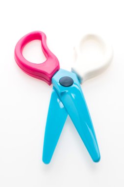 Renkli plastik makas