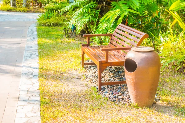 Bench in the park — Stock Photo, Image