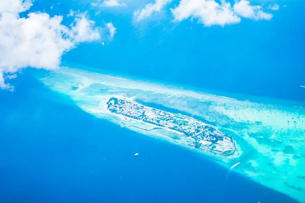 Vista aérea de la isla de las Maldivas —  Fotos de Stock