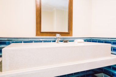 Güzel lüks musluk evye