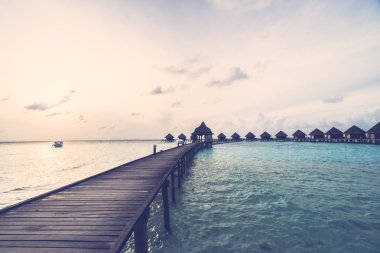 Günbatımı Maldivler Island üzerinde