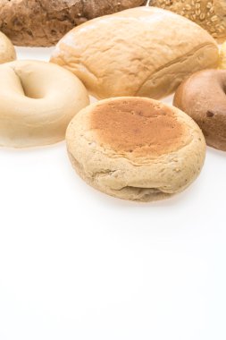 ekmek beyaz arkaplanda