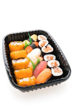 Kutusunda suşi rulo