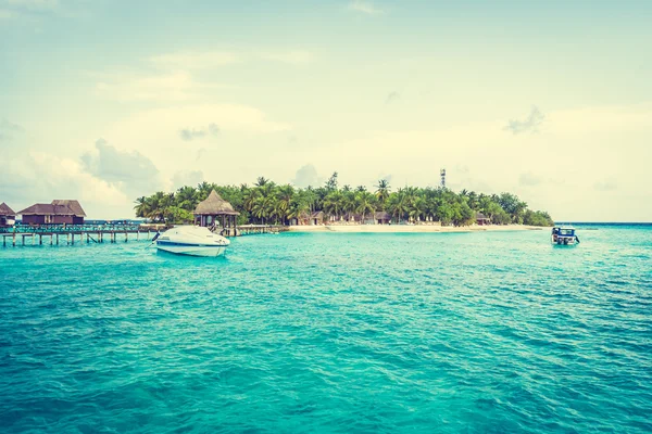 Beautiful tropical Maldives resort — Stock Photo, Image