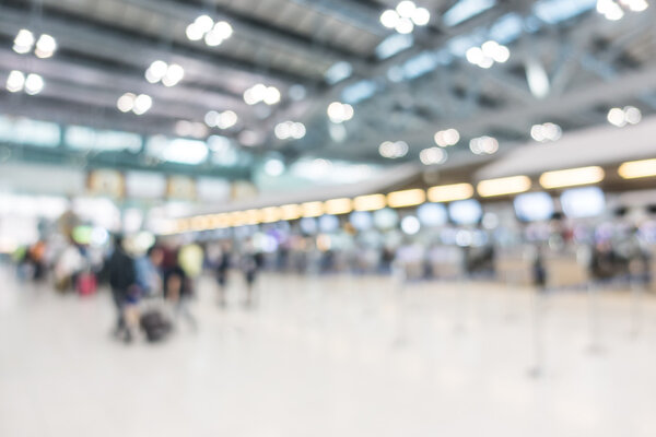 Абстрактное размытие интерьера аэропорта
