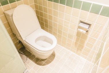 Beyaz klozet kapağı