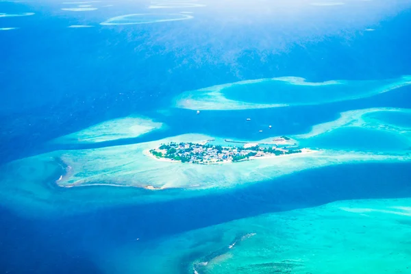 美しい熱帯のモルディブの島 — ストック写真