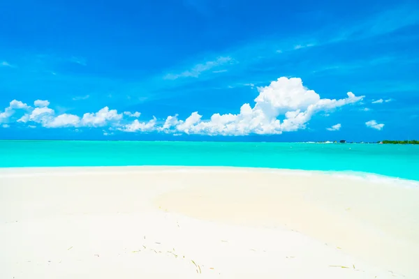 Beautiful tropical beach — Stock Photo, Image