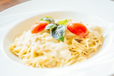 Seçici odak noktası spagetti carboana üzerinde