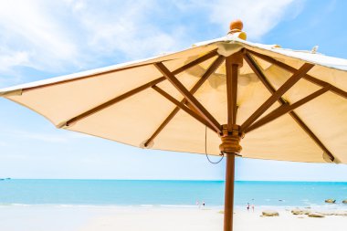 şemsiye ve sandalye