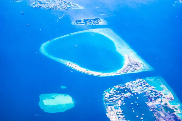 美しい熱帯のモルディブの島 — ストック写真