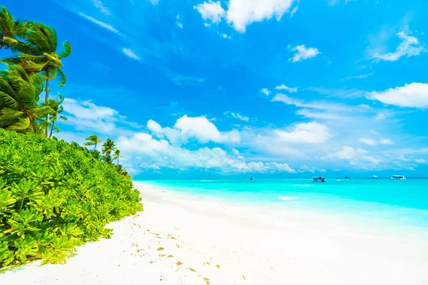 Hermosa playa tropical — Foto de Stock