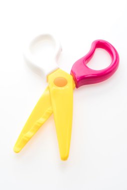 plastik renkli makas