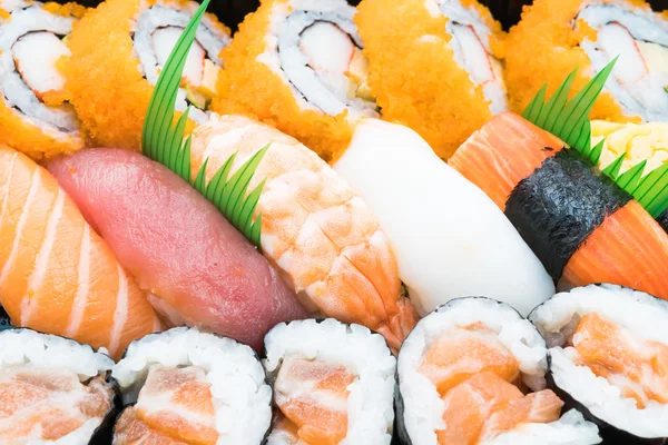 Японские суши с морепродуктами — стоковое фото