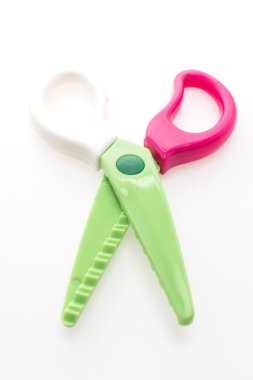 plastik renkli makas