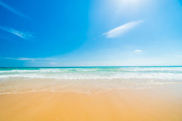 Bela praia tropical — Fotografia de Stock