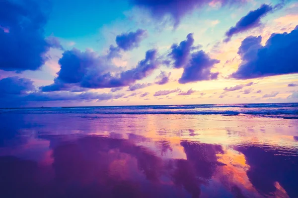 Puesta de sol en la playa — Foto de Stock