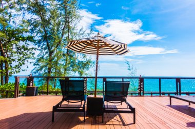 şemsiye ve sandalye