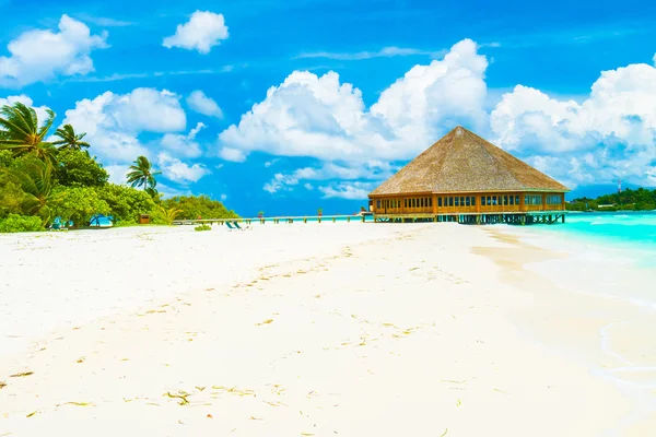 Prachtig tropisch malediven resort hotel — Stockfoto