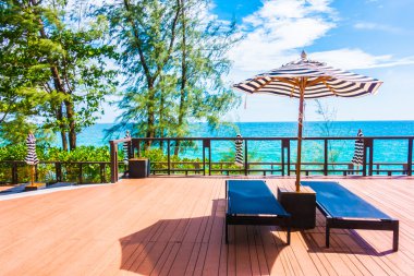 şemsiye ve sandalye