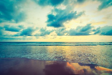 Sahilde gün batımı