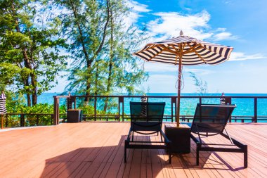 şemsiye ve sandalye