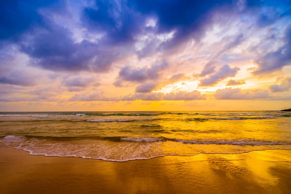 Tramonto sulla spiaggia — Foto Stock