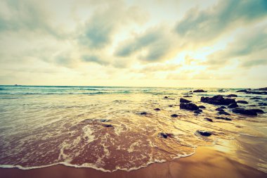 Sahilde gün batımı