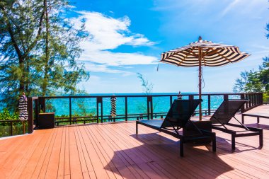 şemsiye ve sandalye