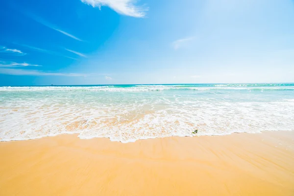 Vacker tropisk strand och hav — Stockfoto