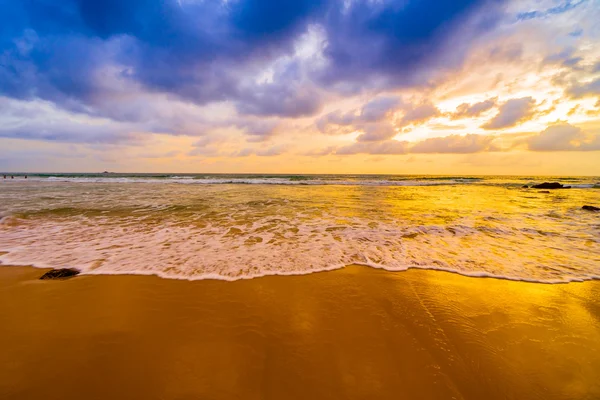 Tramonto sulla spiaggia — Foto Stock