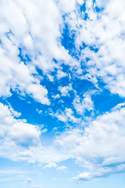 Piękny biały chmura — Zdjęcie stockowe