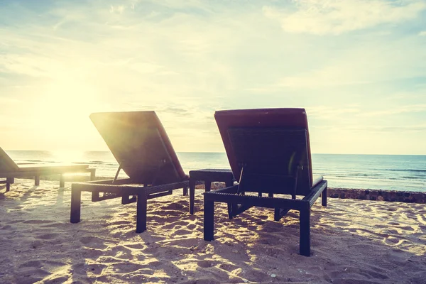 Outdoor mit Sonnenschirm und Stuhl — Stockfoto