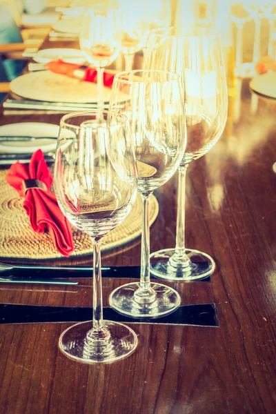 Verre à vin avec table — Photo