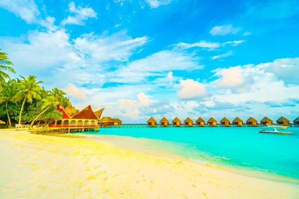 Beautiful tropical Maldives resort — Stock Photo, Image