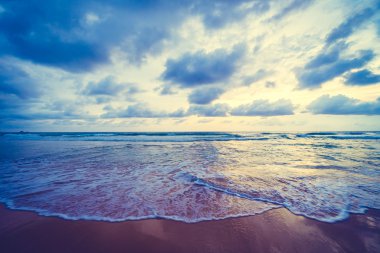 Sahilde gün batımı