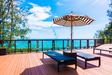 şemsiye ve sandalye