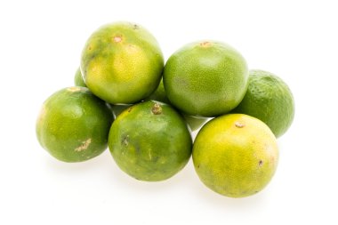 Olgun yeşil limon