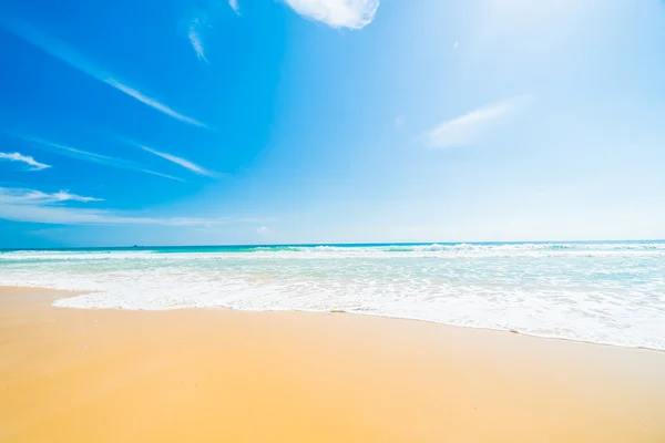 아름다운 열대 해변 과바다 — 스톡 사진