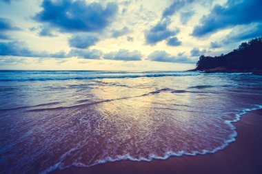 Sahilde gün batımı